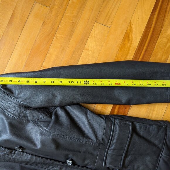 Danier Leather Ladies Small Jacket - Picture 4 of 10